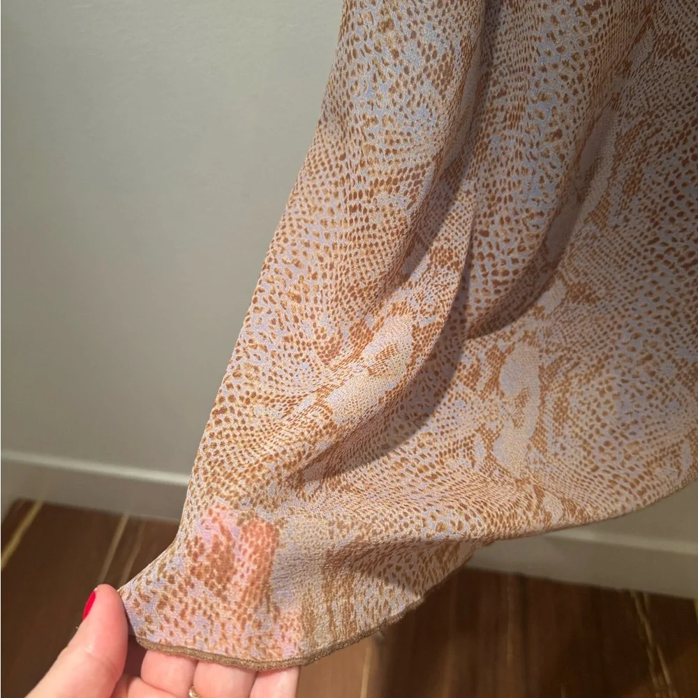 Tahari slip spaghetti strap 100% silk dress. Size 12.
NEWLY dry cleaned. - Picture 7 of 13